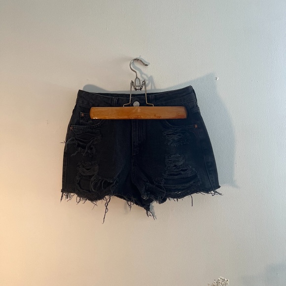 TOPSHOP PETITE - Black denim ripped shorts - size 25 - Picture 2 of 3